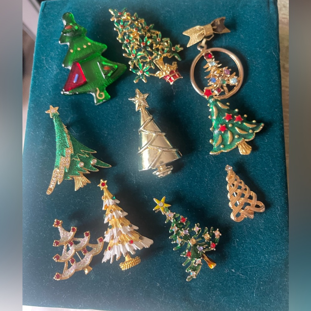 Set of 10 colorful vintage Christmas tree brooches.